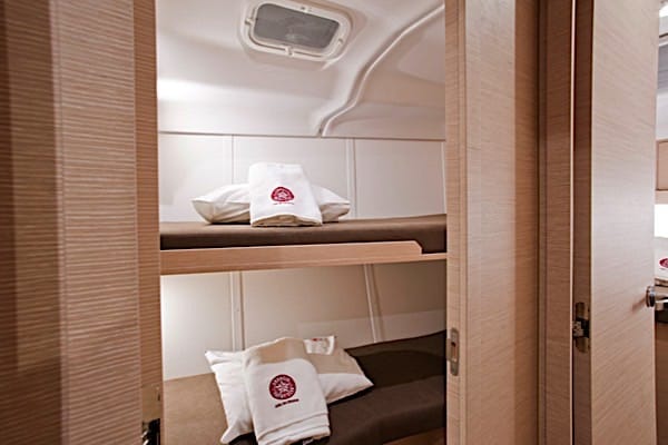 Tv� b�ddar i Segelb�ten Elan 45